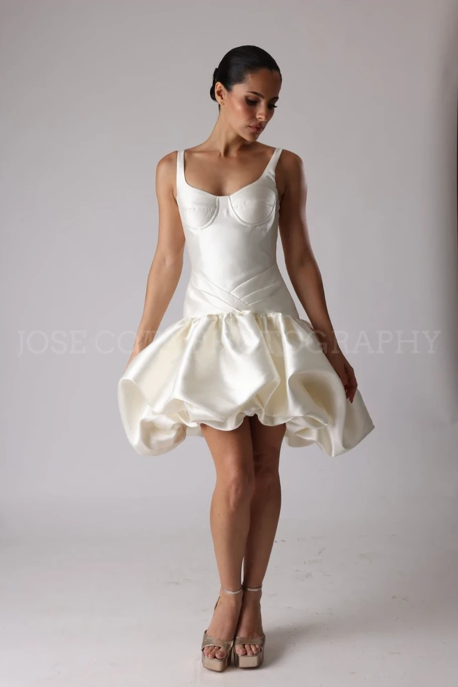 Je t'aime Dress de frente, mikado marfil con falda globo