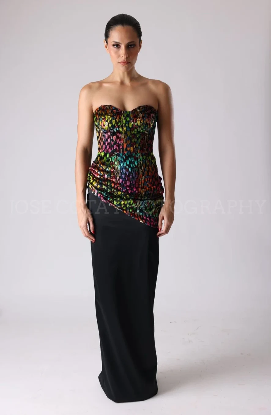 Vestido largo de corset iridiscente con falda negra