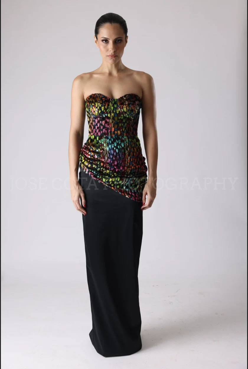Vestido Largo de Colores, corset iridiscente y falda negra